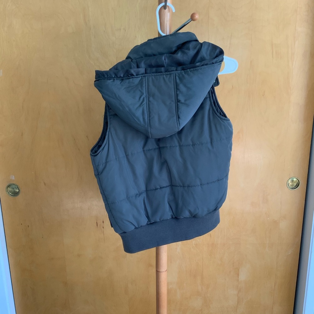 Grey vest. - Picture 2 of 2